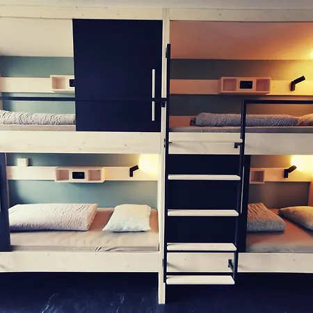 Backpackers * Lucerna