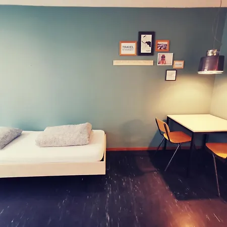 Backpackers Hostel *